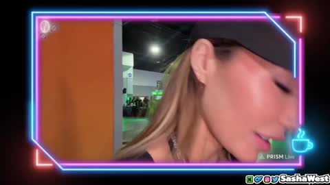 Snapshot of neomotoko chatting on 01.11.25 Sasha West online show from 01.11.25