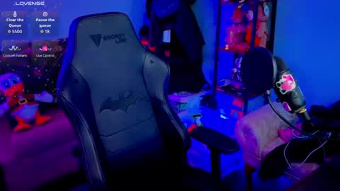 Neon online show from 06.18.26
