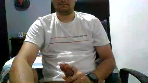 Snapshot of nerdxxx94 chatting on 06.08.26 MrBull online show from 06.08.26