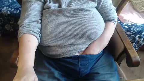 Snapshot of new_milf chatting on 03.05.25 Lilly online show from 03.05.25