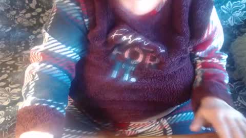 Snapshot of new_milf chatting on 03.08.25 Lilly online show from 03.08.25