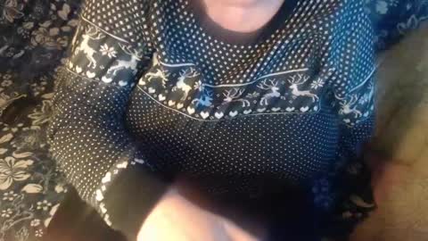 Snapshot of new_milf chatting on 03.10.25 Lilly online show from 03.10.25