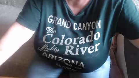 Snapshot of new_milf chatting on 09.11.25 Lilly online show from 09.11.25