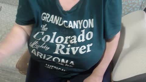 Snapshot of new_milf chatting on 09.19.25 Lilly online show from 09.19.25