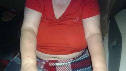 Snapshot of new_milf chatting on 09.29.25 Lilly online show from 09.29.25