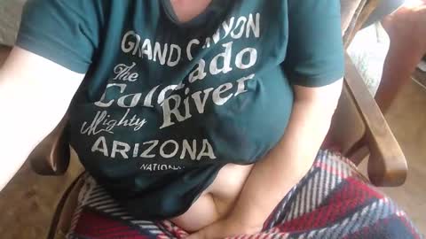 Snapshot of new_milf chatting on 10.19.25 Lilly online show from 10.19.25