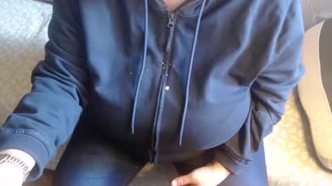 Snapshot of new_milf chatting on 10.21.25 Lilly online show from 10.21.25