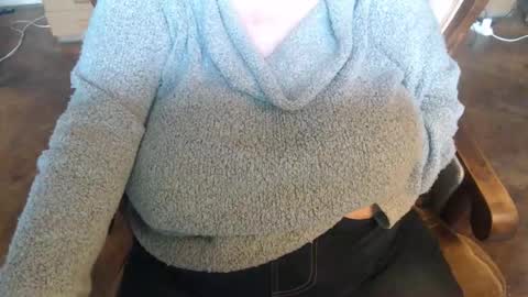 Snapshot of new_milf chatting on 11.16.25 Lilly online show from 11.16.25