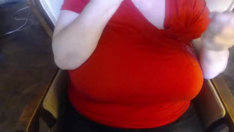 Snapshot of new_milf chatting on 11.22.25 Lilly online show from 11.22.25