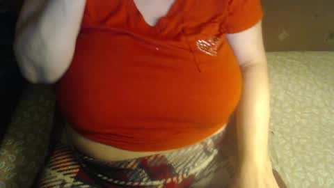 Snapshot of new_milf chatting on 11.23.25 Lilly online show from 11.23.25