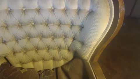 Snapshot of new_milf chatting on 11.24.25 Lilly online show from 11.24.25