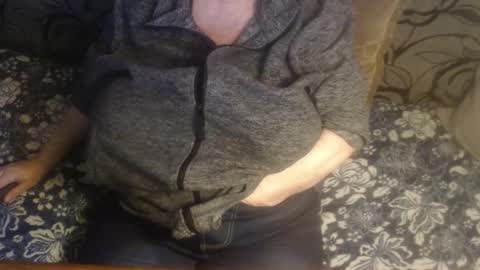 Snapshot of new_milf chatting on 11.27.25 Lilly online show from 11.27.25