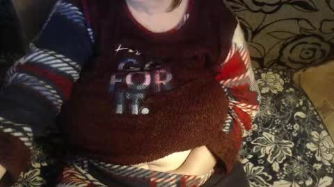 Snapshot of new_milf chatting on 12.01.25 Lilly online show from 12.01.25