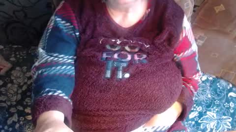 Snapshot of new_milf chatting on 12.14.25 Lilly online show from 12.14.25