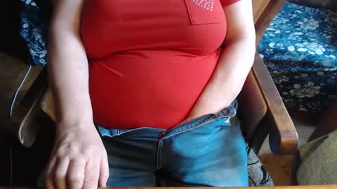 Snapshot of new_milf chatting on 12.15.25 Lilly online show from 12.15.25