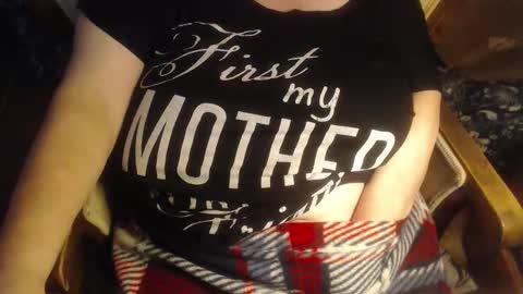 Snapshot of new_milf chatting on 12.22.25 Lilly online show from 12.22.25