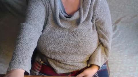 Snapshot of new_milf chatting on 01.11.26 Lilly online show from 01.11.26