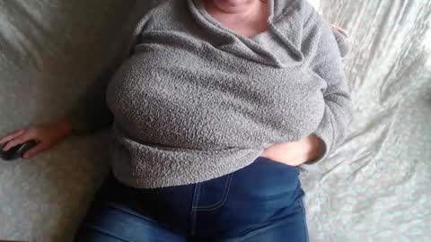 Snapshot of new_milf chatting on 01.15.26 Lilly online show from 01.15.26