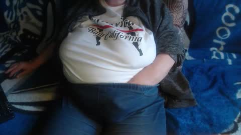 Snapshot of new_milf chatting on 02.10.26 Lilly online show from 02.10.26