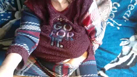 Snapshot of new_milf chatting on 02.14.26 Lilly online show from 02.14.26