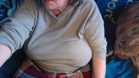 Snapshot of new_milf chatting on 02.16.26 Lilly online show from 02.16.26