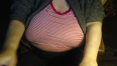 Snapshot of new_milf chatting on 03.07.26 Lilly online show from 03.07.26