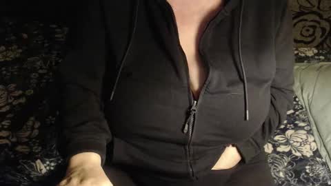 Snapshot of new_milf chatting on 03.14.26 Lilly online show from 03.14.26