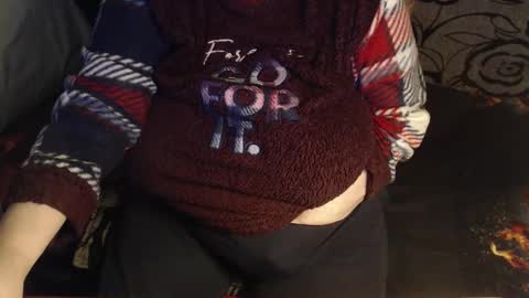 Snapshot of new_milf chatting on 03.17.26 Lilly online show from 03.17.26