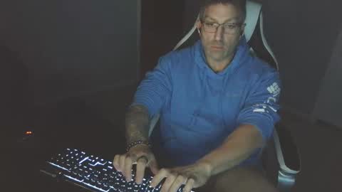 Snapshot of newevo chatting on 11.27.25 newevo online show from 11.27.25