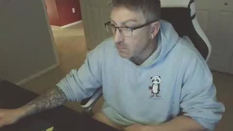 Snapshot of newevo chatting on 02.16.26 newevo online show from 02.16.26