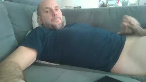 Snapshot of newicartman chatting on 01.10.25 newicartman online show from 01.10.25