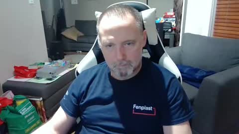 Snapshot of newvvorld chatting on 02.06.25 NewWorld online show from 02.06.25