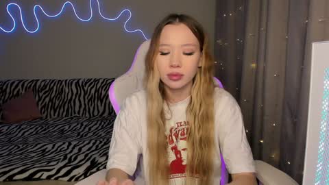 Snapshot of neyrmina chatting on 12.24.24 Mina online show from 12.24.24