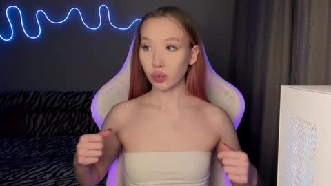 Snapshot of neyrmina chatting on 02.18.25 Mina online show from 02.18.25