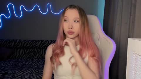 Snapshot of neyrmina chatting on 02.20.25 Mina online show from 02.20.25