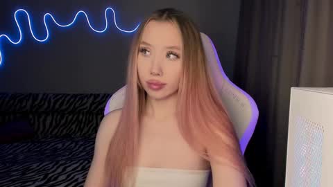 Snapshot of neyrmina chatting on 02.24.25 Mina online show from 02.24.25