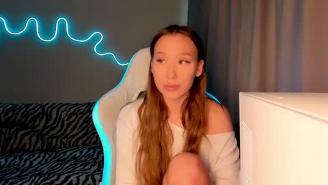 Snapshot of neyrmina chatting on 10.03.25 Mina online show from 10.03.25