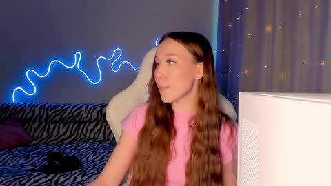 Mina online show from 12.16.25