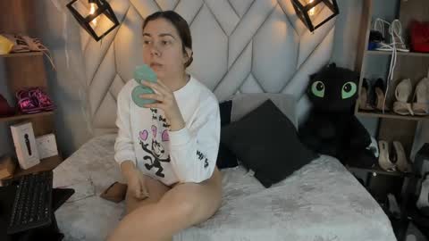 Snapshot of nezukokamado1_ chatting on 03.11.25 Milena online show from 03.11.25