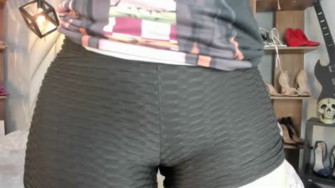 Snapshot of nezukokamado1_ chatting on 03.12.25 Milena online show from 03.12.25