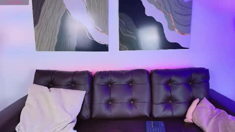 Nia Blum online show from 11.19.25