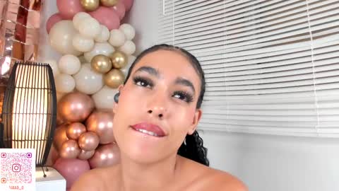 Snapshot of nia_bunny chatting on 02.10.25 Nia online show from 02.10.25