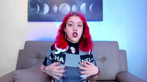 Snapshot of nia_stark chatting on 12.23.24 Estefani online show from 12.23.24