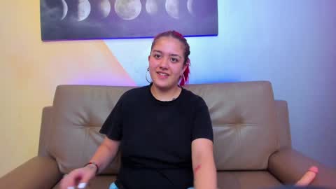 Snapshot of nia_stark chatting on 01.06.25 Estefani online show from 01.06.25