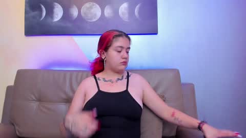 Snapshot of nia_stark chatting on 01.27.25 Estefani online show from 01.27.25