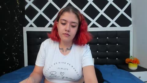 Snapshot of nia_stark chatting on 02.19.25 Estefani online show from 02.19.25