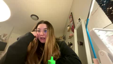 Snapshot of niaelsien chatting on 12.03.25 Nia online show from 12.03.25