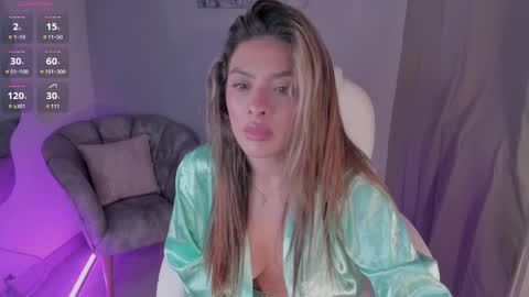 Snapshot of niaevans_x chatting on 12.11.24 Nia online show from 12.11.24