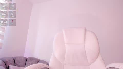 Snapshot of niaevans_x chatting on 02.11.25 Nia online show from 02.11.25