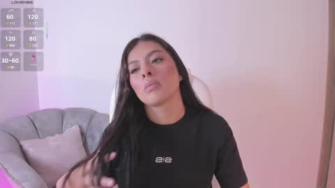 Snapshot of niaevans_x chatting on 02.17.25 Nia online show from 02.17.25